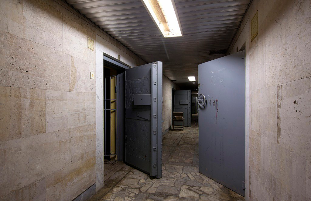 armored-door
